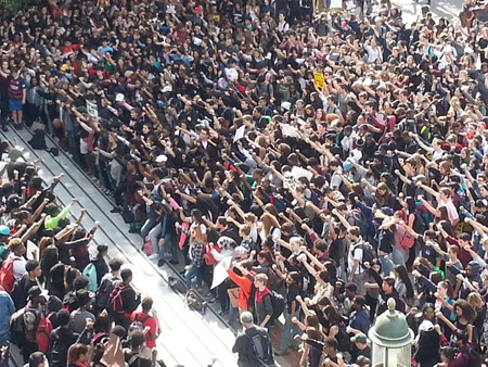 Manifestación de los estudiantes de High School de Berkeley