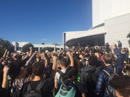 Manifestación de los estudiantes de High School de Berkeley