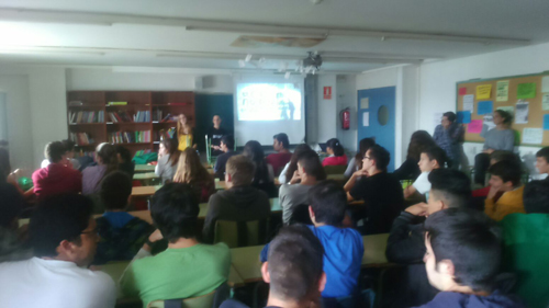 Assemblea de solidaritat amb els refugiats a l’IES Júlia Minguell de Badalona