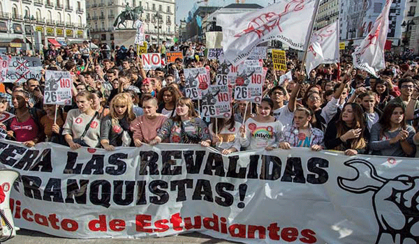 manifestación contra las reválidas