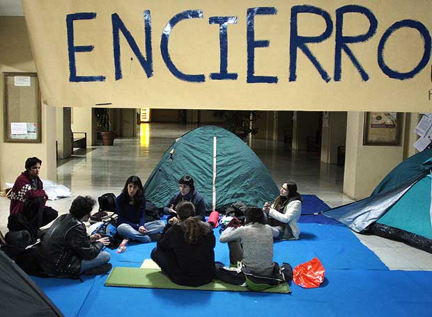 http://sindicatodeestudiantes.org/images/fotosarticulos/encierros.jpg