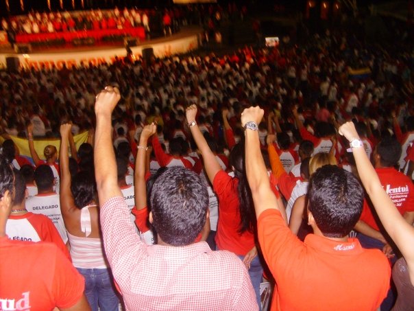 http://sindicatodeestudiantes.org/images/fotosarticulos/venezuela_congreso_j-psuv_chavez-2.jpg