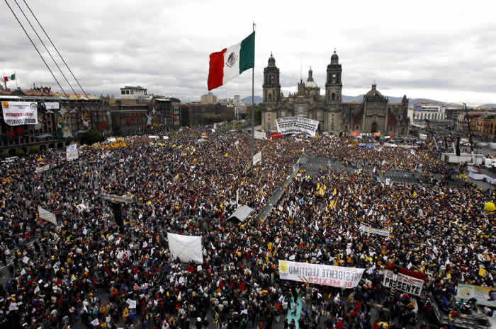 http://sindicatodeestudiantes.org/images/fotosarticulos/zocalo.jpg