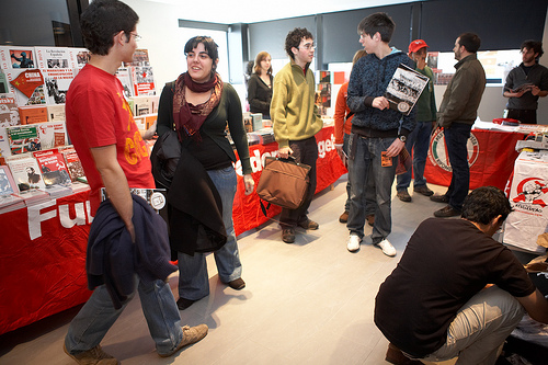 No se puede mostrar la imagen “http://sindicatodeestudiantes.org/images/mesa%20libros.jpg” porque contiene errores.